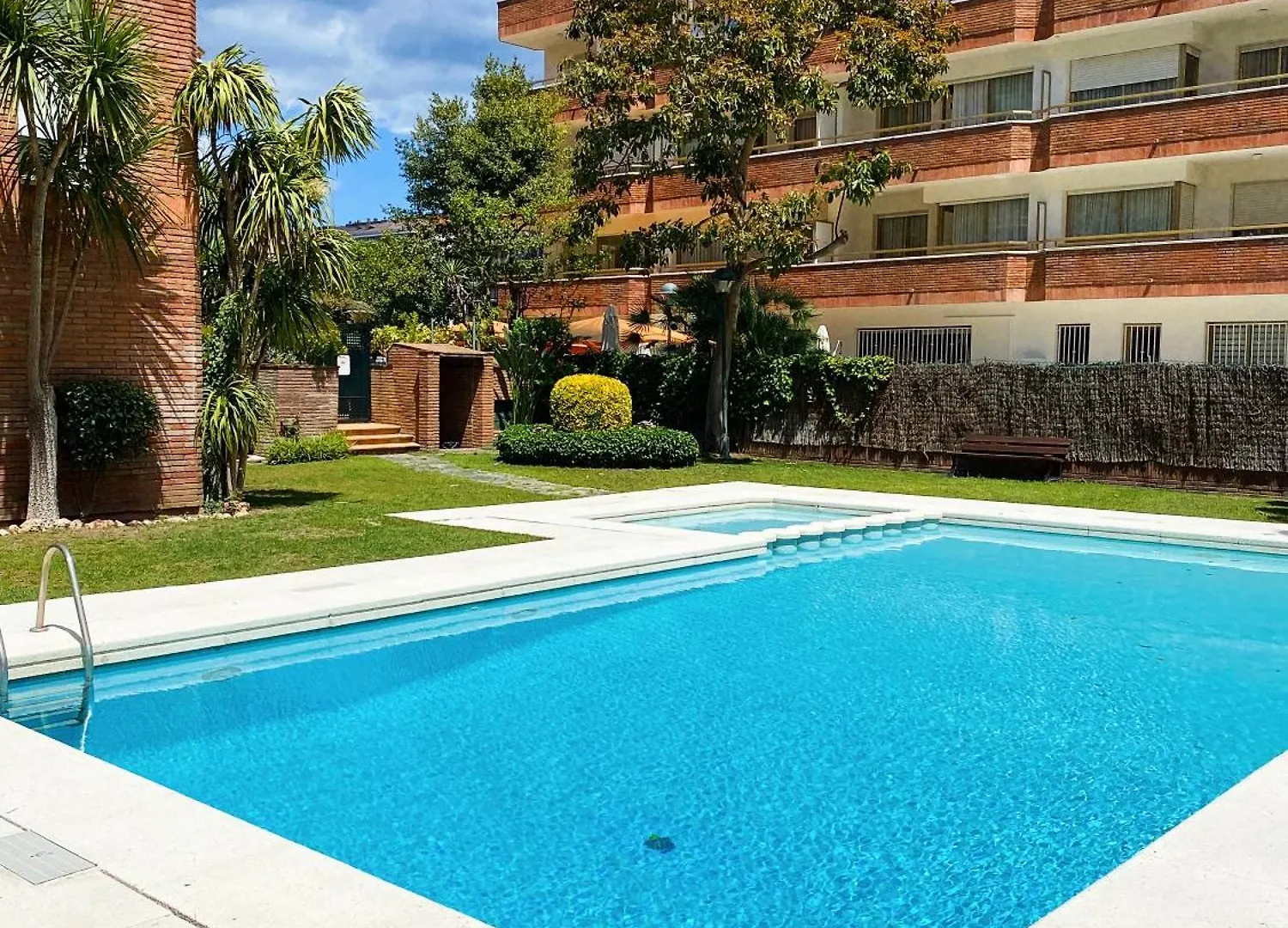 Apartamento Con Piscina En La Playa De Fenals Lloret de Mar