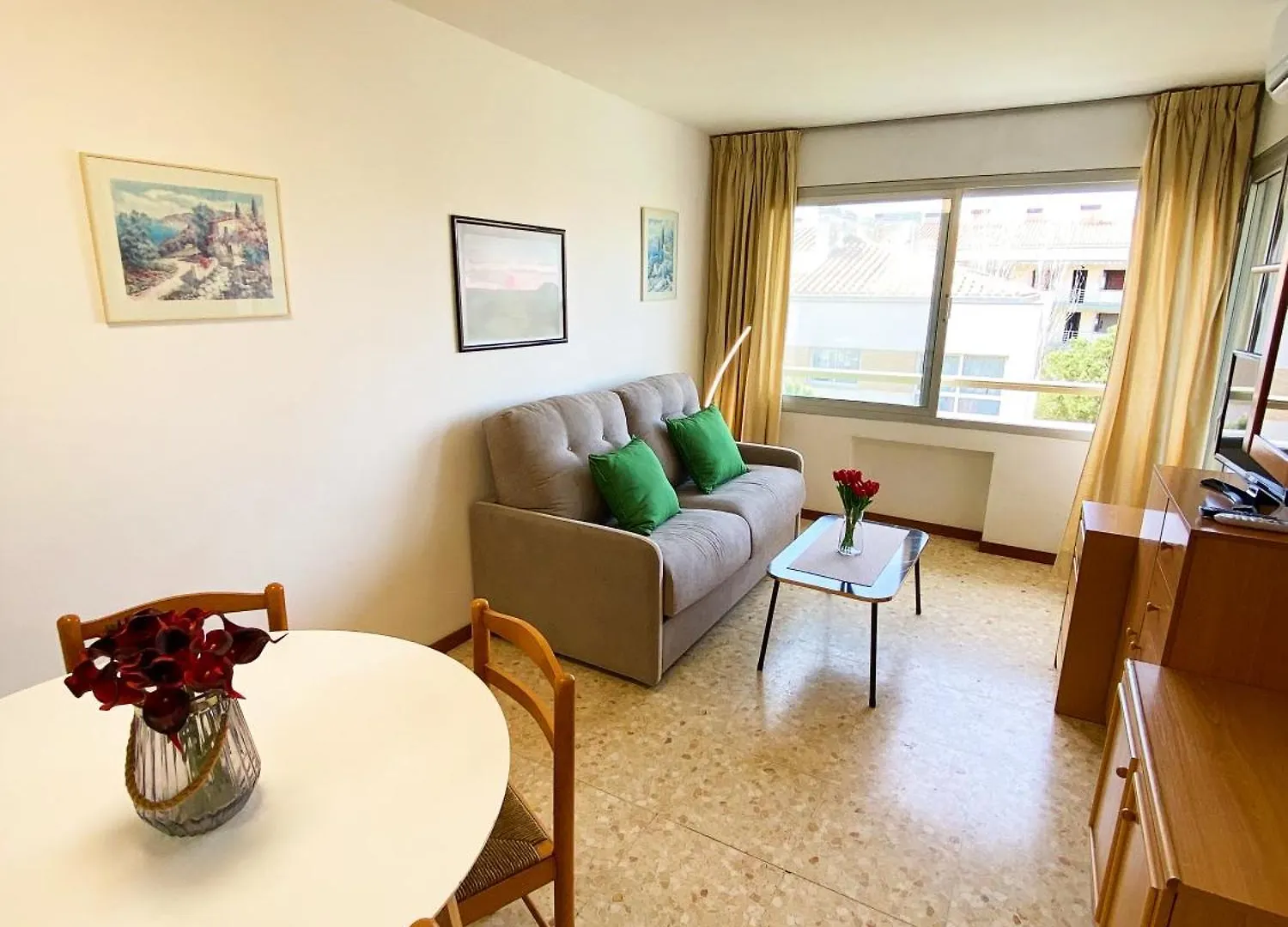 Apartamento Con Piscina En La Playa De Fenals Lloret de Mar Spain