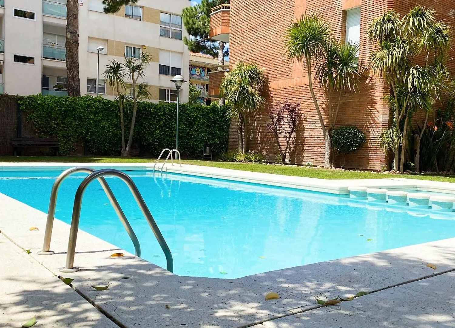Apartamento Con Piscina En La Playa De Fenals Lloret de Mar Apartment