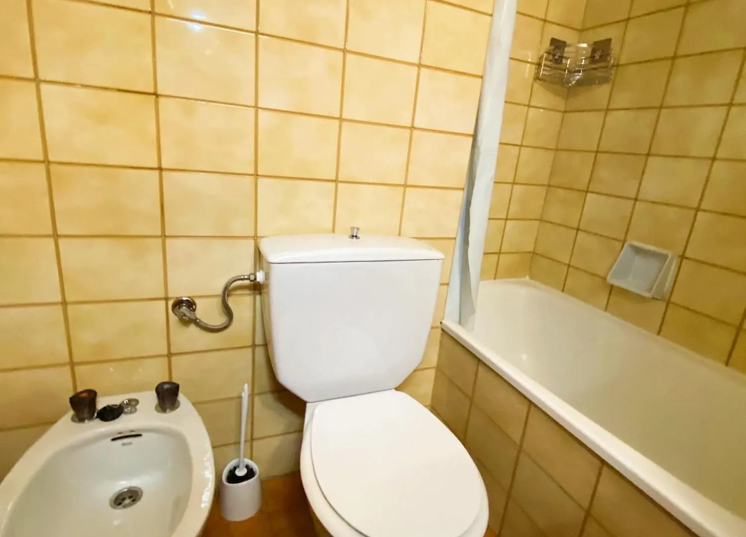 Apartamento Con Piscina En La Playa De Fenals Lloret de Mar Spain
